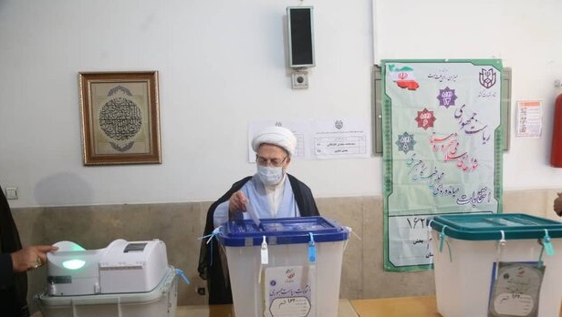 گزارش لحظه به لحظه انتخابات ۱۴۰۰/ رأی‌گیری تا ساعت ۲۲ تمدید شد/ ۶ استان با کمبود تعرفه مواجه شدند