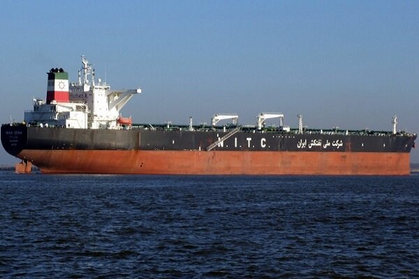 دزدی دریایی آمریکا در آب‌های یونان/ نفت ایران به آمریکا منتقل می‌شود؟