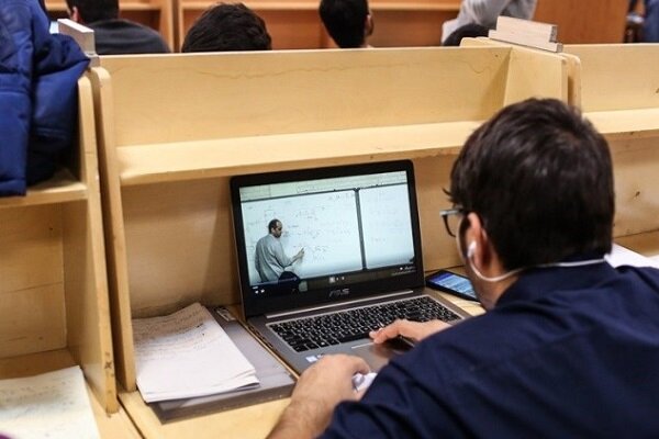 آموزش مجازی سبب اعتیاد دانشجویان به وسایل الکترونیکی شده است/ محرومیت دانشجویان از تعامل با اساتید 