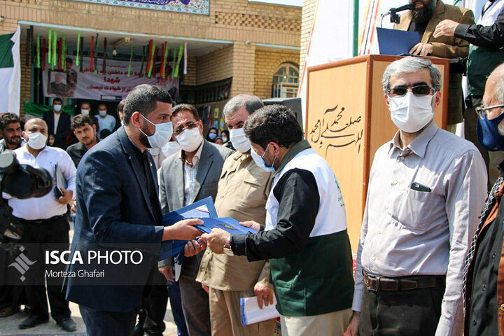 بازدید دبیر مجمع تشخیص مصلحت نظام از نمایشگاه توانمندسازی در روستای بردیه خوزستان