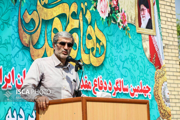بازدید دبیر مجمع تشخیص مصلحت نظام از نمایشگاه توانمندسازی در روستای بردیه خوزستان