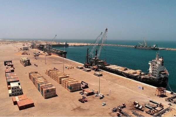 اولین کشتی باری بحرینی در «حیفا» پهلو گرفت