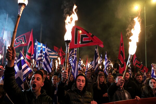 تجمع «نئو نازی‌ها» مقابل دادگاهی دریونان