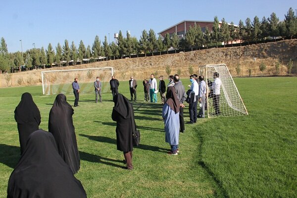 پیاده روی نمادین کارکنان در دانشگاه آزاد اسلامی کرج