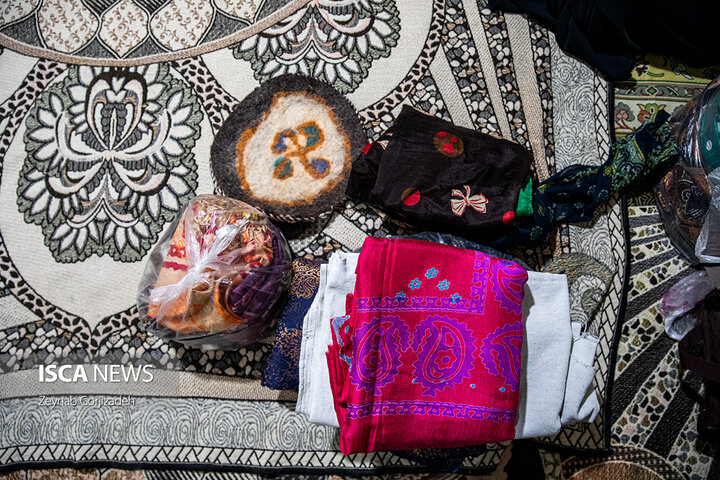 عرضه ی محصولات فرهنگی و سنتی ترکمن در بازارهای روز تهران