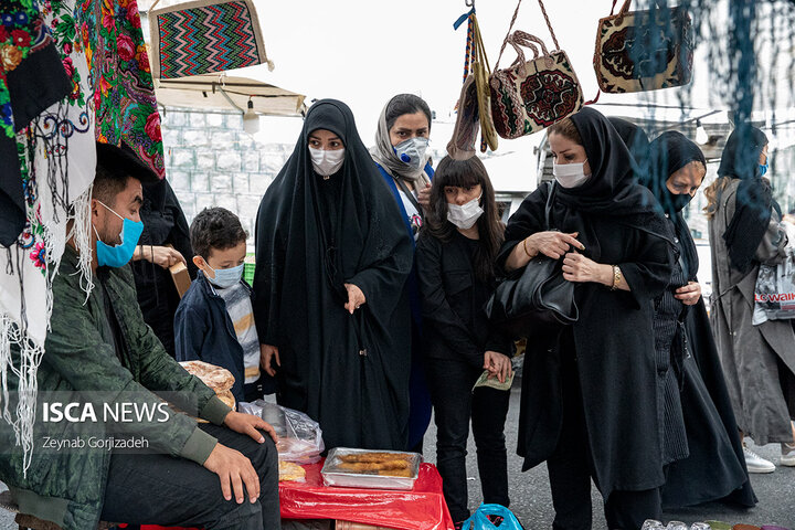 عرضه ی محصولات فرهنگی و سنتی ترکمن در بازارهای روز تهران
