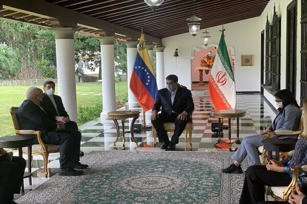 گزارش توییتری ظریف از دیدارها و سخنرانی‌اش در ونزوئلا