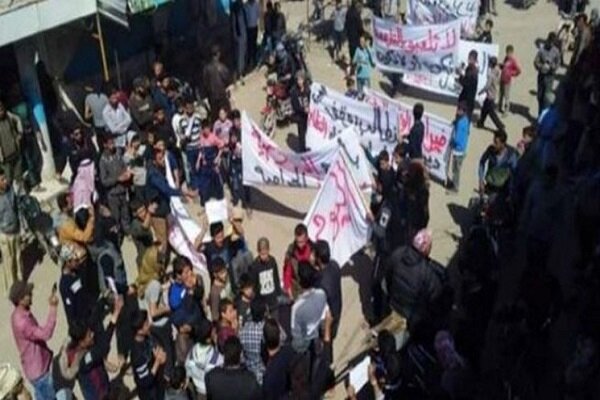 تظاهرات علیه « قسد» در سوریه در اعتراض به مانور مشترک با ائتلاف بین‌المللی
