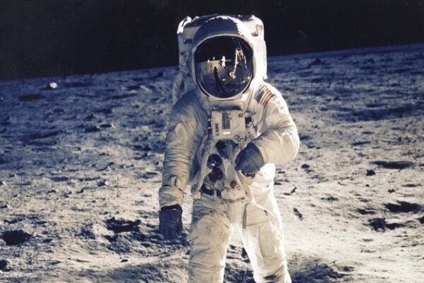جف بزوس نخستین زن فضانورد را به ماه می فرستد