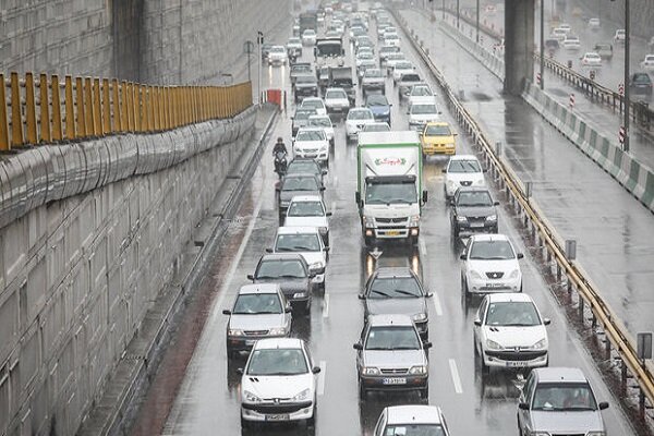 بارش برف و باران در پایتخت بار ترافیکی صبحگاهی را سنگین کرد