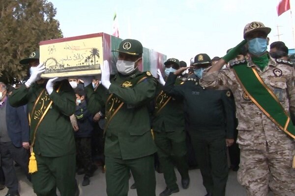 تشییع شهید گمنام عملیات کربلای ۵ در دانشگاه آزاد اسلامی فیروزآباد 