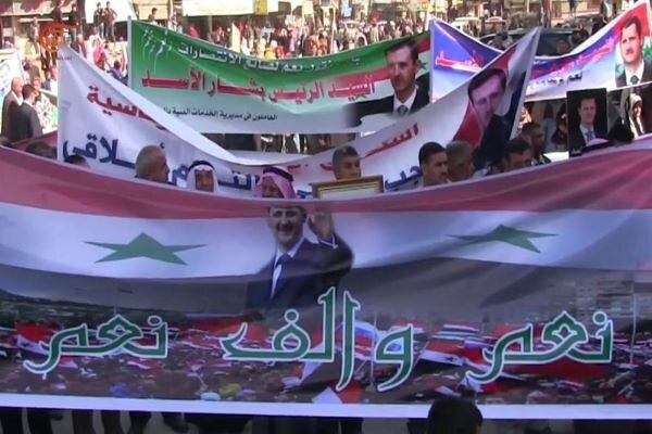 مردم سوریه در حمایت از «اسد» تظاهرات کردند/شعارهای ضد آمریکایی