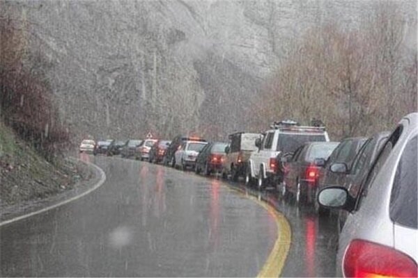 وضعیت جاده ها / ریزش کوه در جاده چالوس
