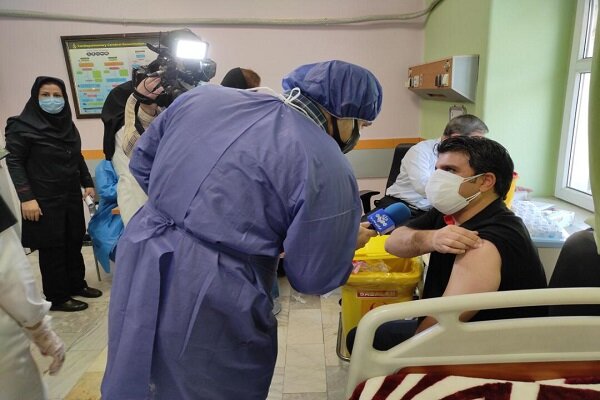 کادر درمان و دانشجویان بیمارستان بوعلی واکسیناسیون شدند
