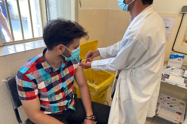 دانشجویان پرستاری و مامایی واحد شهرکرد واکسینه شدند