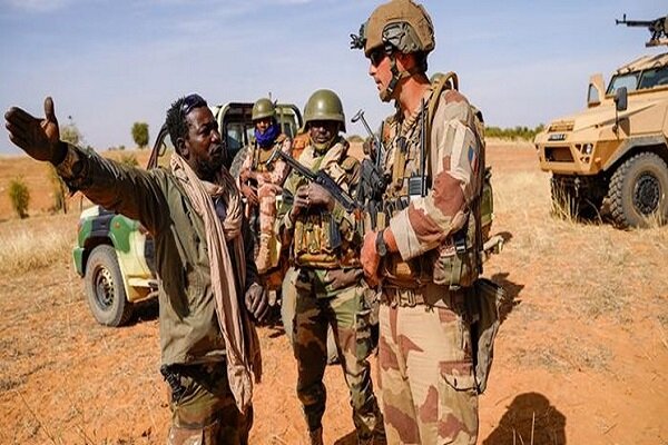  فرانسه عملیات‌ نظامی مشترک با مالی را تعلیق کرد 