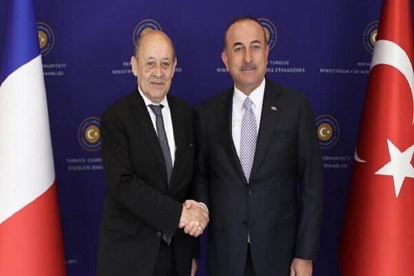 سفر وزیر امور خارجه ترکیه به فرانسه با هدف توسعه روابط مشترک
