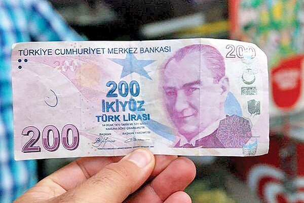 سقوط 9 درصدی لیر در یک روز / واکنش عجیب رئیس بانک مرکزی ترکیه