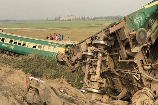  ۳۰ کشته در پی برخورد دو قطار در پاکستان
