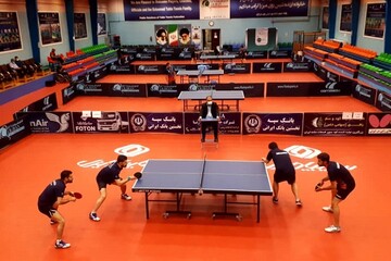 برتری نیم امتیازی تیم تنیس روی میز مردان صنعت نفت آبادان مقابل دانشگاه آزاد اسلامی 