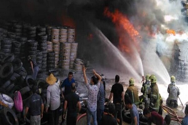 آتش سوزی گسترده انبار کالا در محدوده بازار تهران 