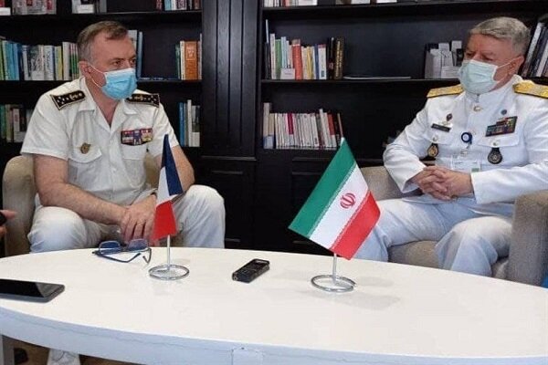 دریادار خانزادی: شناورهای فرامنطقه‌ای باید از خلیج فارس بروند