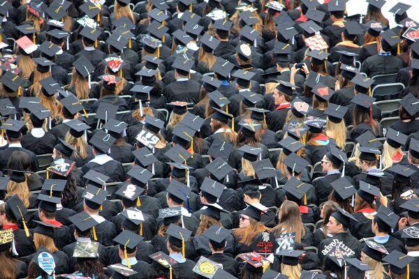  انبوه فارغ‌التحصیلان بی‌کیفیت، مشکل اصلی آموزش عالی است