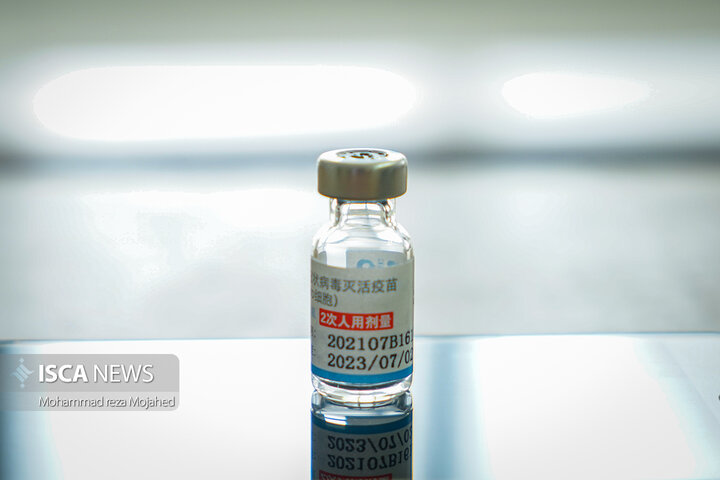اولین دُز واکسن کرونا به خبرنگاران رسانه‌های دانشگاه آزاد اسلامی تزریق شد