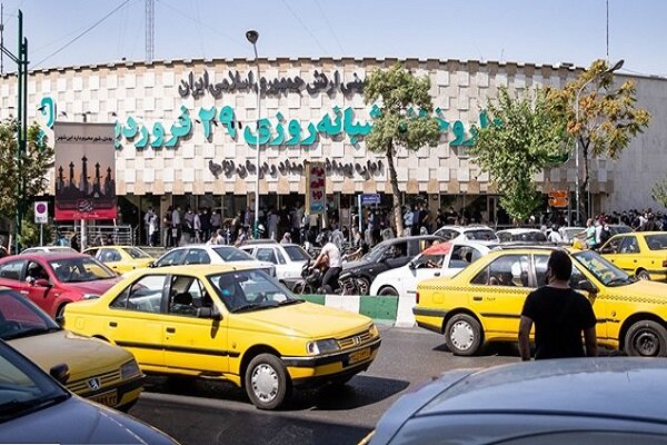 صفِ داروخانه ۲۹ ‎فروردین جمع می‎شود