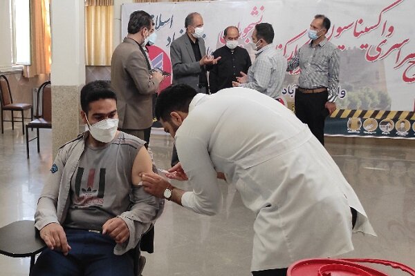 آغاز دومین مرحله طرح سراسری واکسیناسیون اساتید و کارکنان دانشگاه آزاد اسلامی در واحد خرم آباد