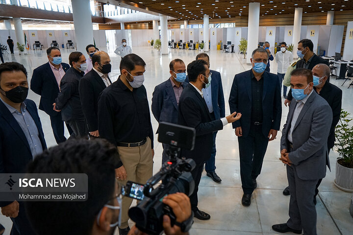 بازدید شهردار تهران از مرکز آماده به کار واکسیناسیون بوستان گفتگو