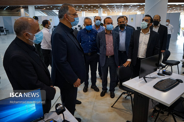 بازدید شهردار تهران از مرکز آماده به کار واکسیناسیون بوستان گفتگو