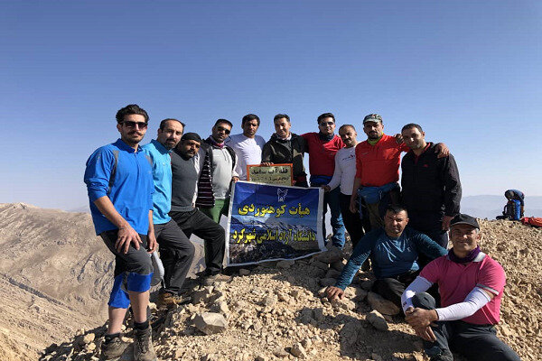 صعود تیم کوهنوردی دانشگاه آزاد اسلامی شهرکرد به قله آب سفید