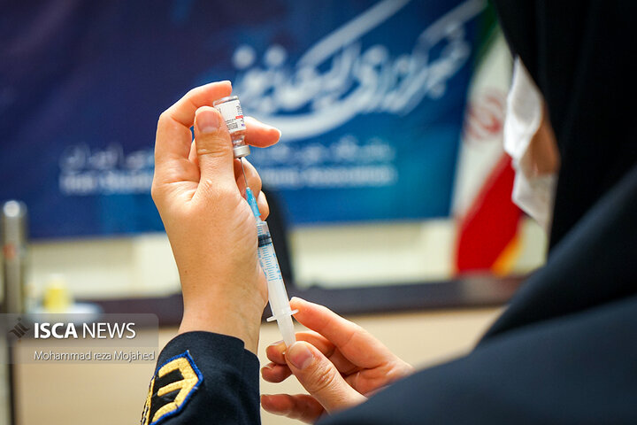 خبرنگاران رسانه‌های دانشگاه آزاد اسلامی دومین دُز واکسن کرونا را دریافت کردند