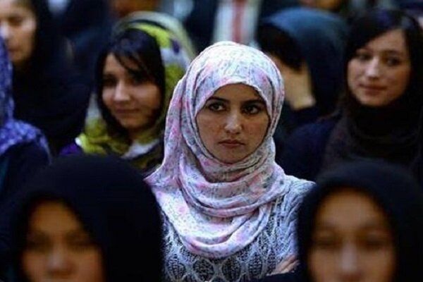طالبان: زنان در خانه بمانند 