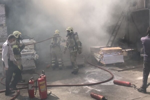 وقوع آتش‌سوزی گسترده در گاراژی واقع در خیابان قزوین