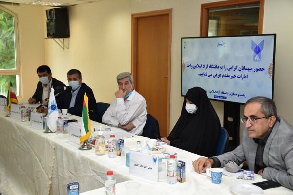 جلسات هم‌اندیشی با کارکنان و مدیران گروه‌های آموزشی واحد امارات برگزار شد