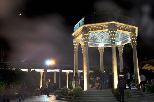 ما با خواجه شیراز جهان را فتح کرده‌ایم