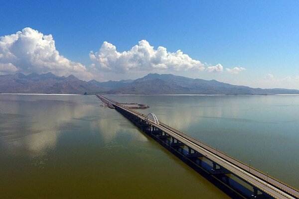 مساحت دریاچه ارومیه بیش از ۱۰۰۰ کیلومتر کاهش یافت
