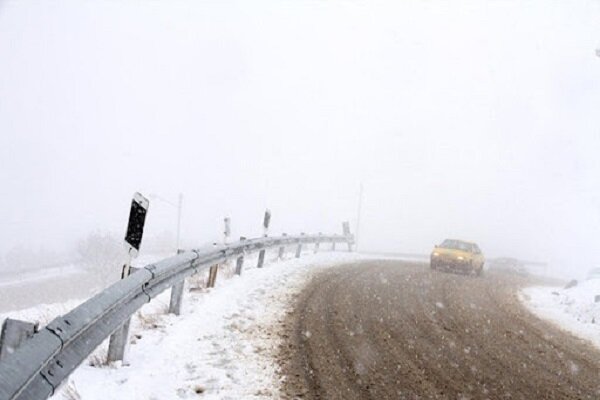 وضعیت جاده ها / برف و باران در محورهای ۸ استان 