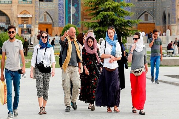گردشگران فرانسوی‌ برخلاف توصیه کشورشان وارد ایران شدند