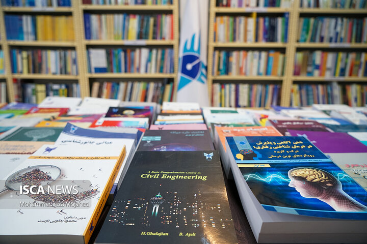 آئین گشایش کتابفروشی و نمایشگاه دائمی کتاب دانشگاه آزاد اسلامی
