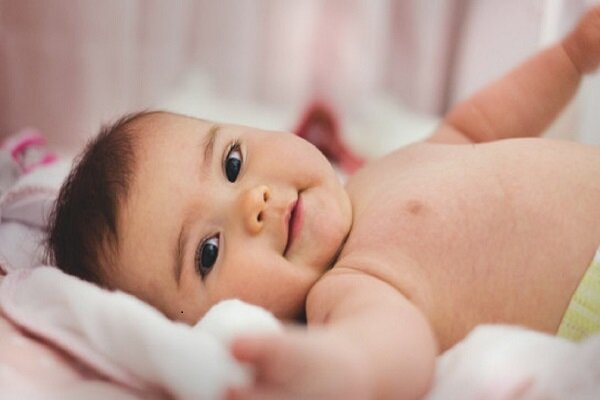 شیر مادر یا شیشه شیر؛ نوزاد با کدام بهتر می خوابد؟
