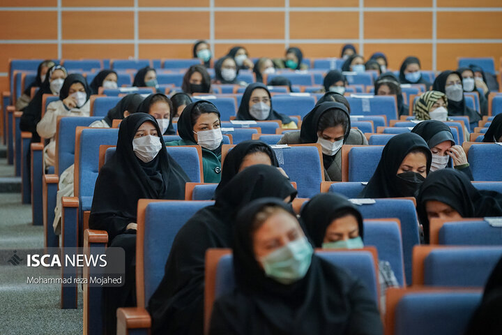 تقدیر از اساتید، پژوهشگران و دانشجویان منتخب دانشگاه علوم پزشکی آزاد اسلامی تهران به مناسبت هفته پژوهش