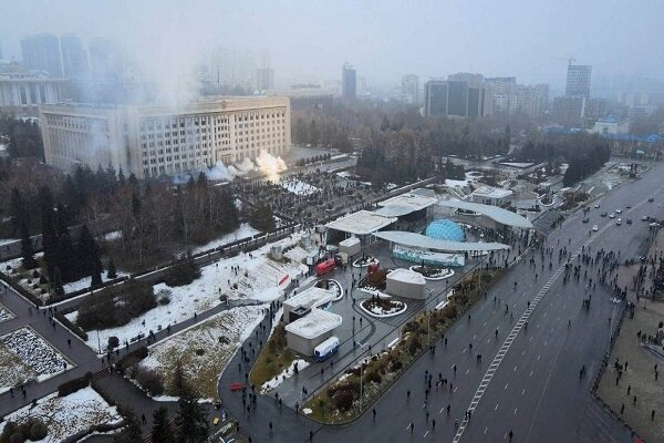 خانه رئیس‌جمهوری قزاقستان به آتش کشیده شد