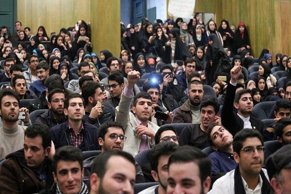 ریشه بی‌تفاوتی سیاسی جوانان ایرانی، نداشتن سهم در قدرت است