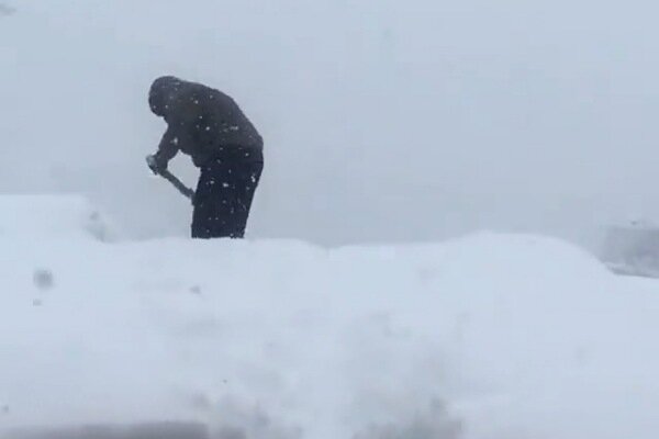 بارش یک متری برف در پاوه کرمانشاه + فیلم