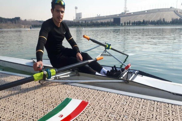 درخشش قایقران ۱۶ ساله دانشگاه آزاد اسلامی در دریاچه آزادی تهران