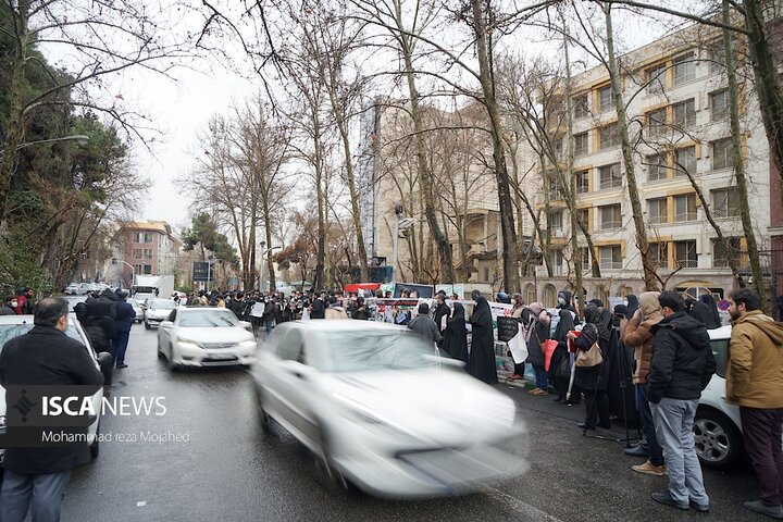 تجمع دانشجویان مقابل دفتر سازمان ملل در تهران