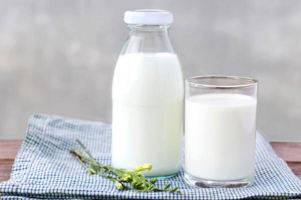 مصرف زیاد شیر چه عوارضی دارد؟